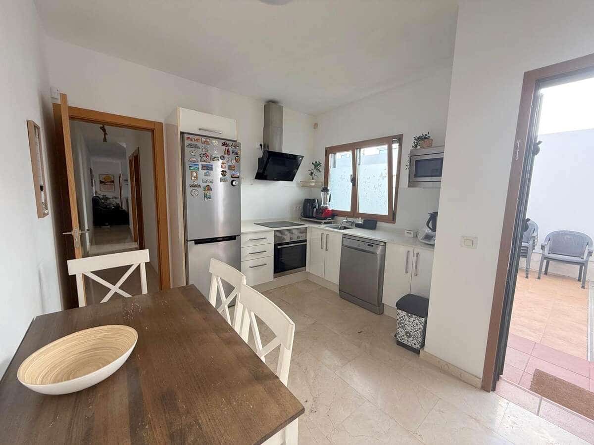 4 slaapkamer Halfvrijstaande villa te koop in Tahiche met garage - € 440.000 (Ref: 10148218)