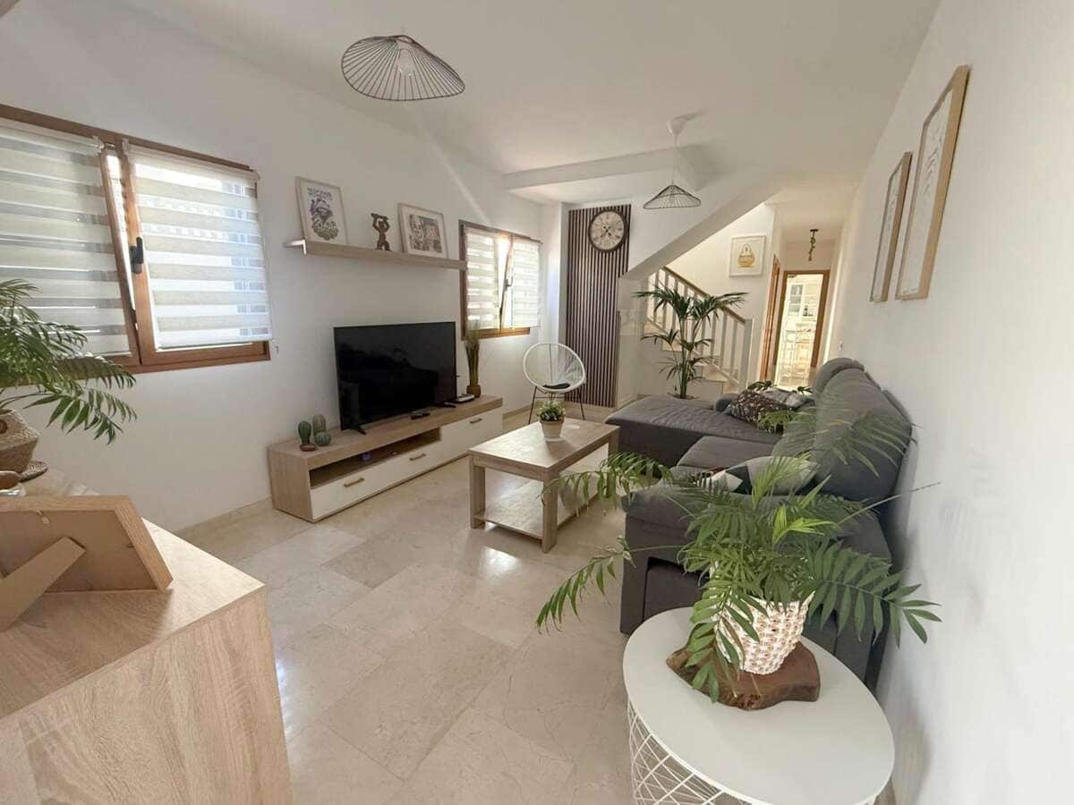 4 slaapkamer Halfvrijstaande villa te koop in Tahiche met garage - € 440.000 (Ref: 10148218)