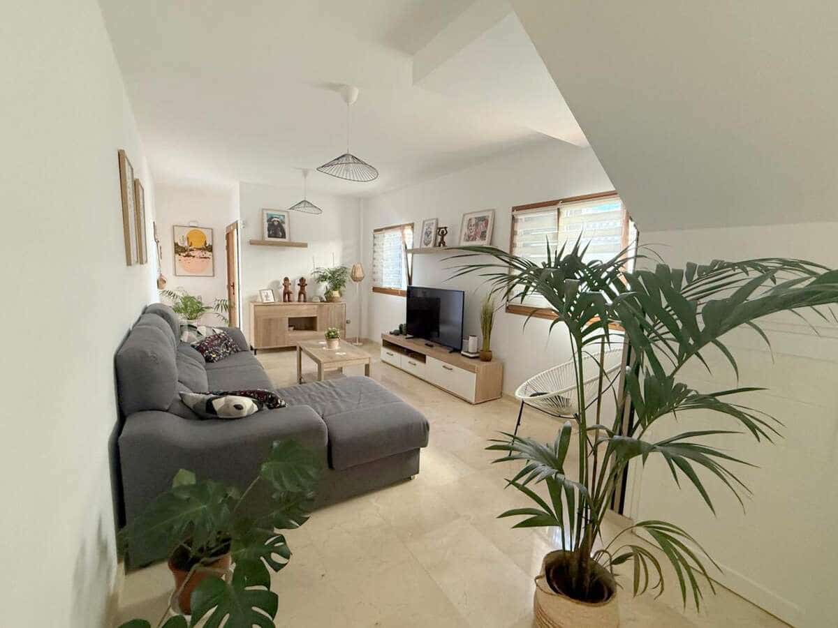4 slaapkamer Halfvrijstaande villa te koop in Tahiche met garage - € 440.000 (Ref: 10148218)