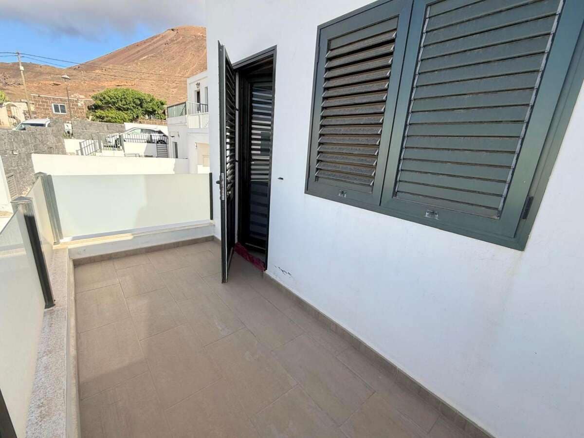 4 slaapkamer Halfvrijstaande villa te koop in Tahiche met garage - € 440.000 (Ref: 10148218)