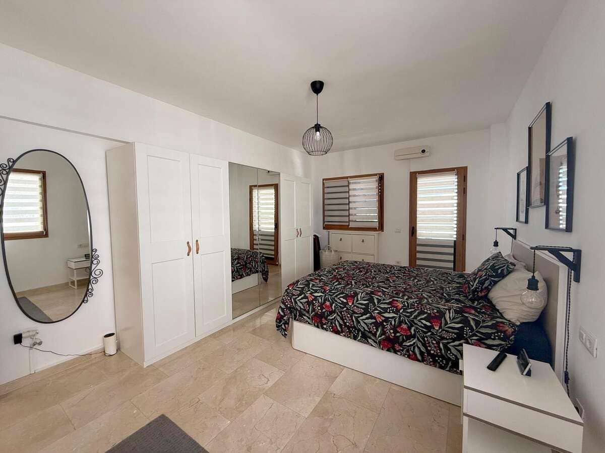 4 slaapkamer Halfvrijstaande villa te koop in Tahiche met garage - € 440.000 (Ref: 10148218)