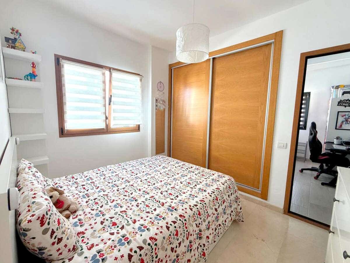 4 slaapkamer Halfvrijstaande villa te koop in Tahiche met garage - € 440.000 (Ref: 10148218)