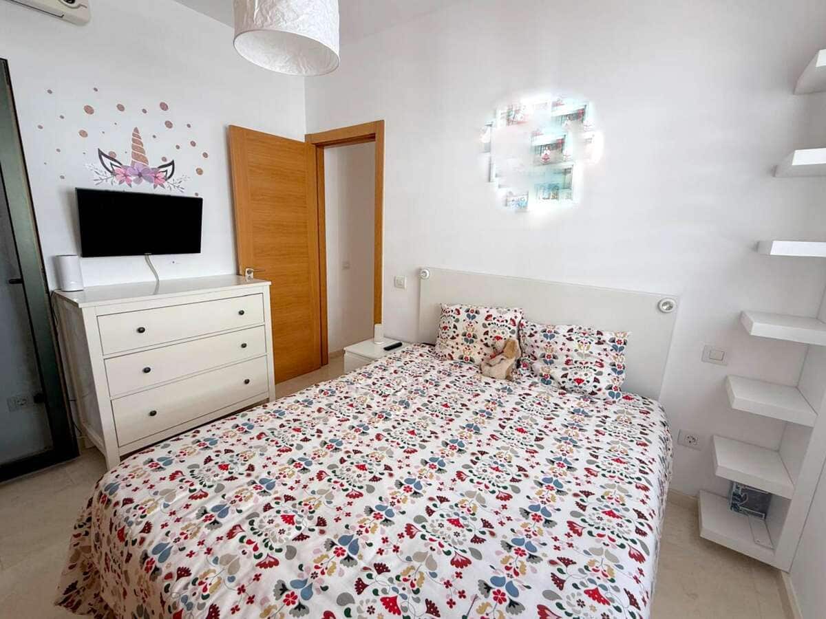 4 slaapkamer Halfvrijstaande villa te koop in Tahiche met garage - € 440.000 (Ref: 10148218)