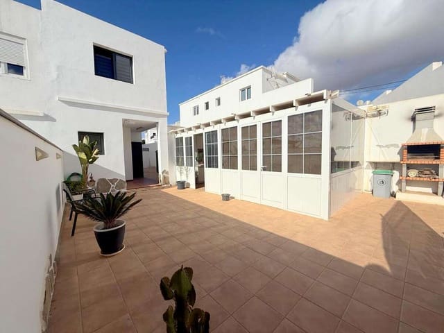 4 slaapkamer Halfvrijstaande villa te koop in Tahiche, Teguise met garage - € 440.000 (Ref: 10148218)