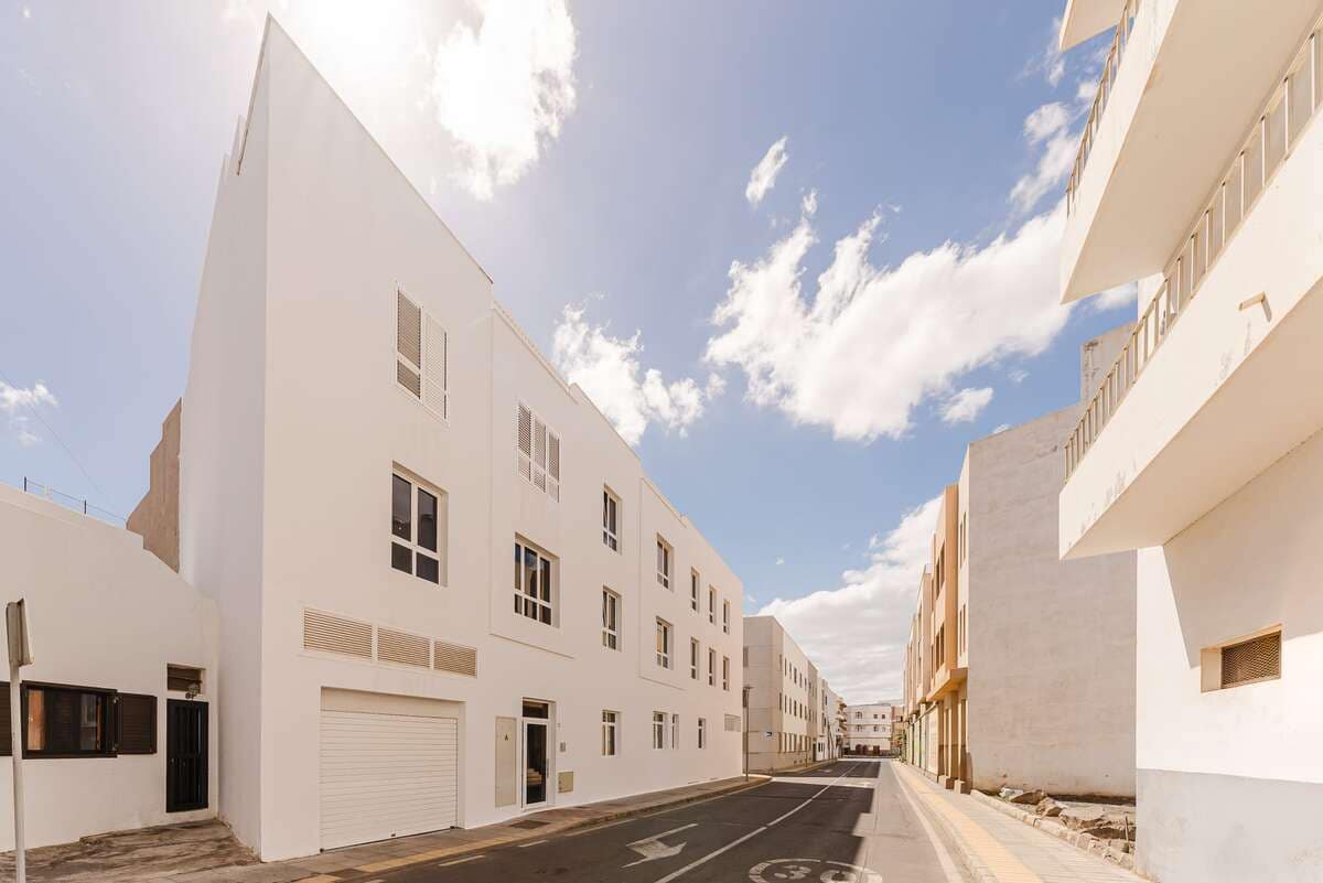 2 bedroom Flat for sale in Arrecife with garage - € 250,000 (Ref: 10157097)