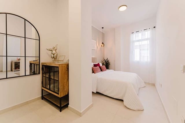 2 soverom Leilighet til salgs i Arrecife med garasje - € 229 000 (Ref: 10158867)