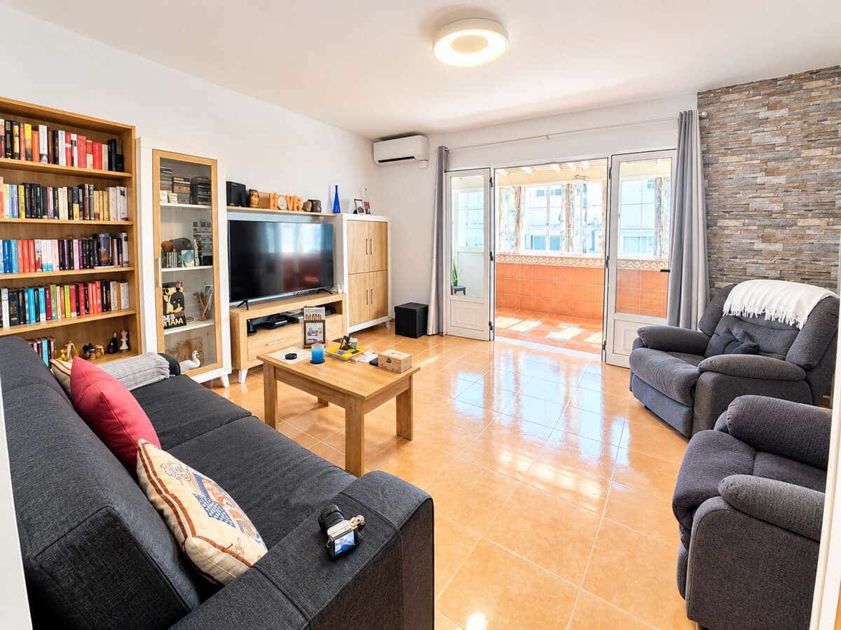 3 bedroom Semi-detached Villa for sale in Arrecife with garage - € 249,000 (Ref: 10164018)