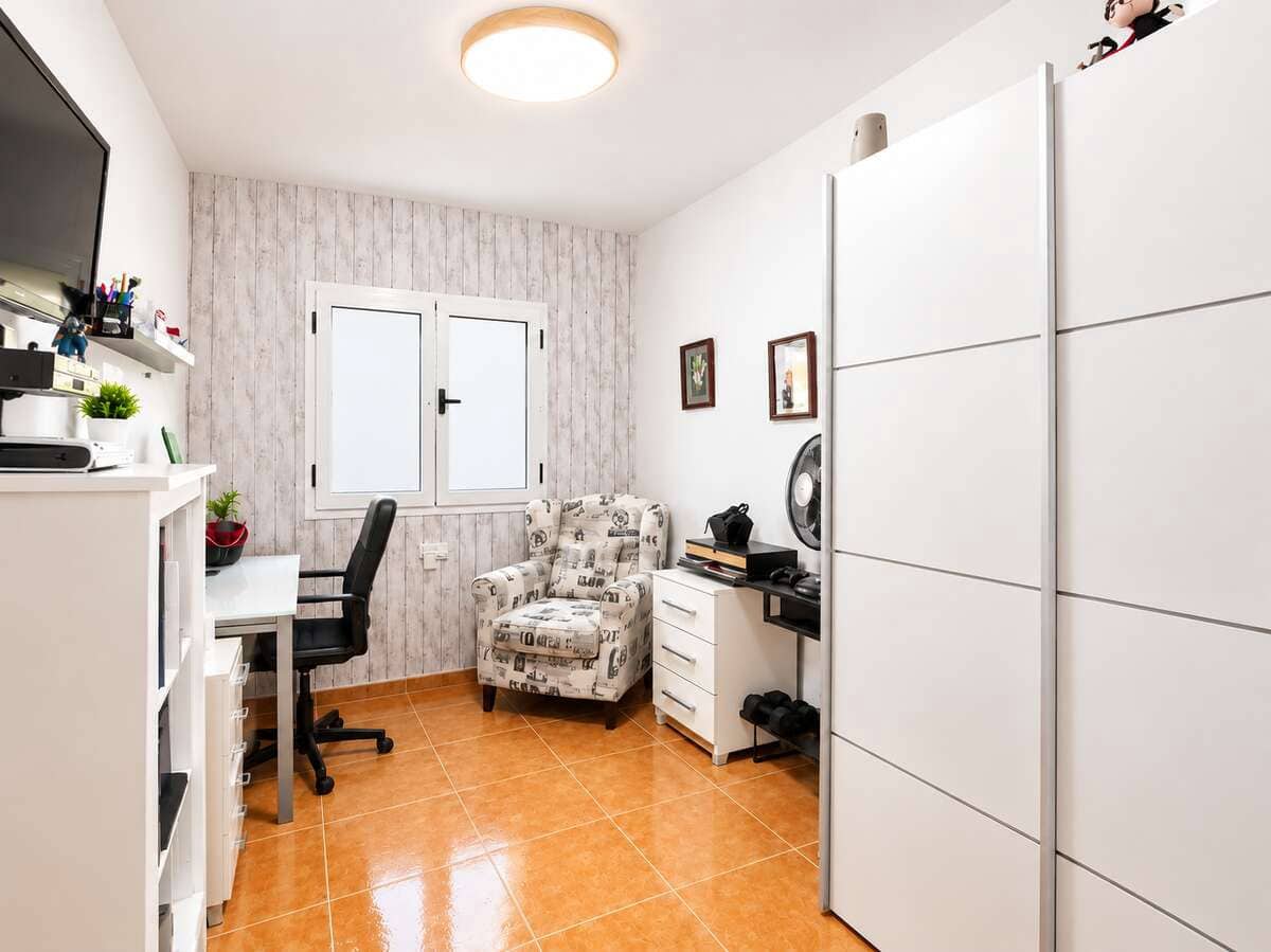 3 bedroom Semi-detached Villa for sale in Arrecife with garage - € 249,000 (Ref: 10164018)
