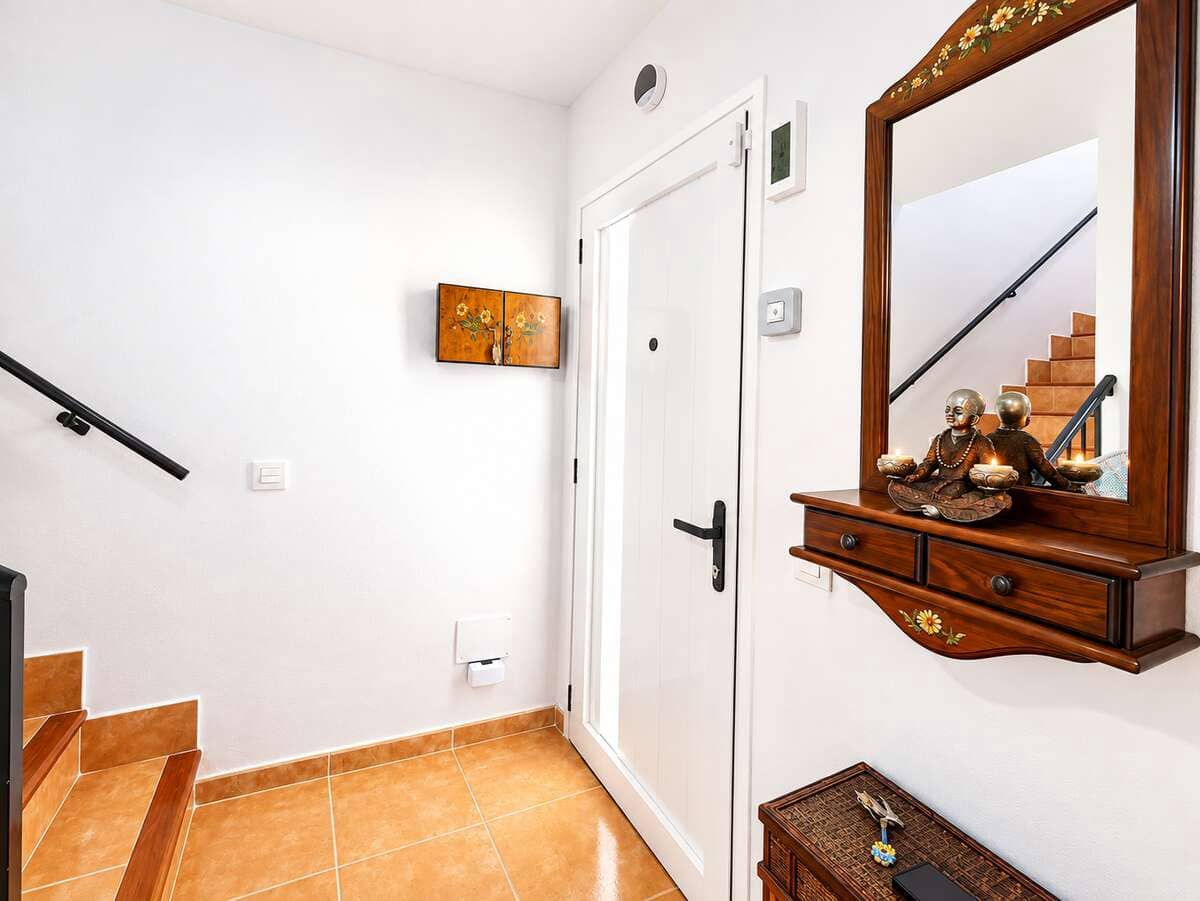 3 bedroom Semi-detached Villa for sale in Arrecife with garage - € 249,000 (Ref: 10164018)
