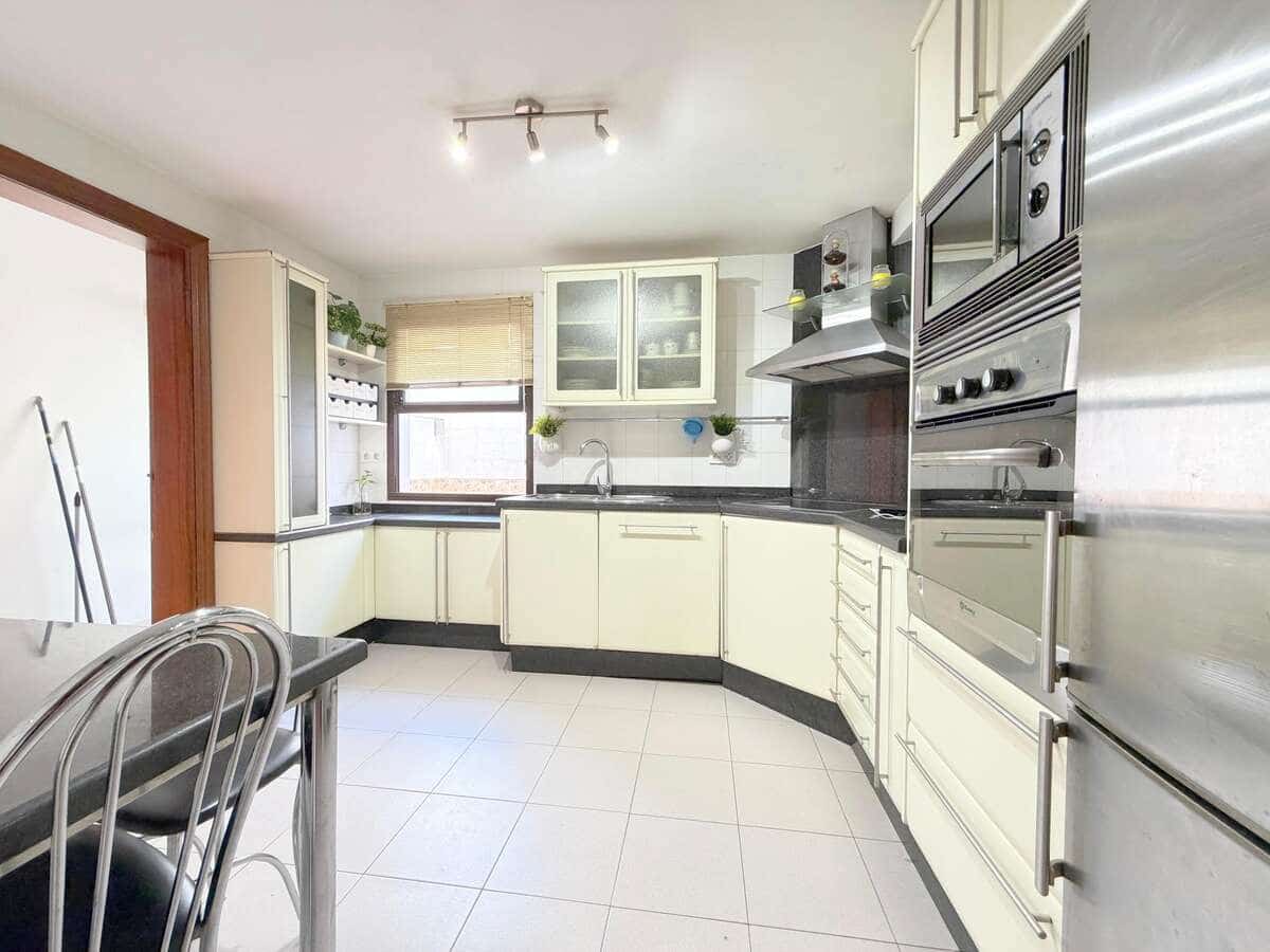 3 bedroom Semi-detached Villa for sale in Arrecife - € 245,000 (Ref: 10164019)