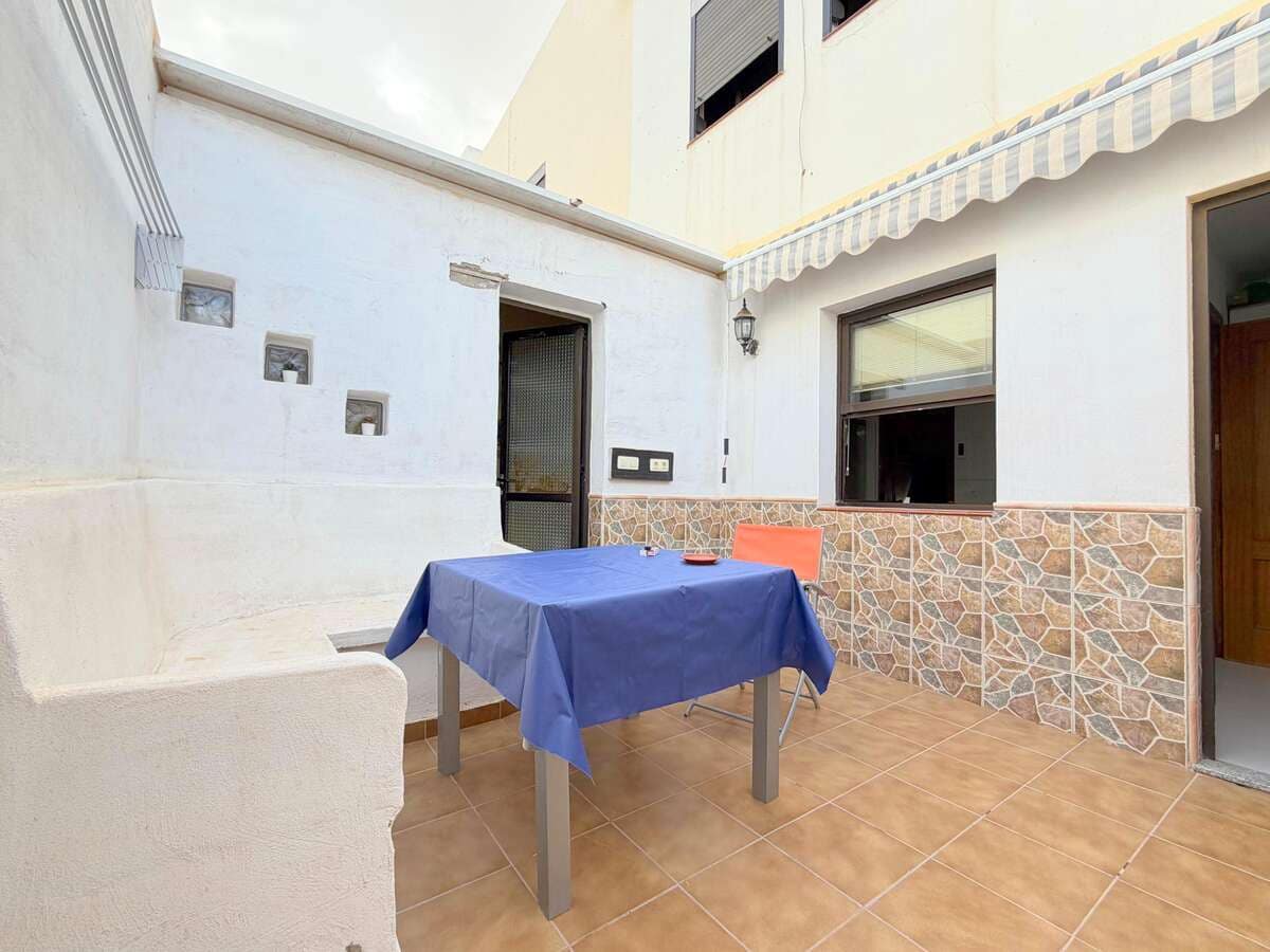 3 bedroom Semi-detached Villa for sale in Arrecife - € 245,000 (Ref: 10164019)