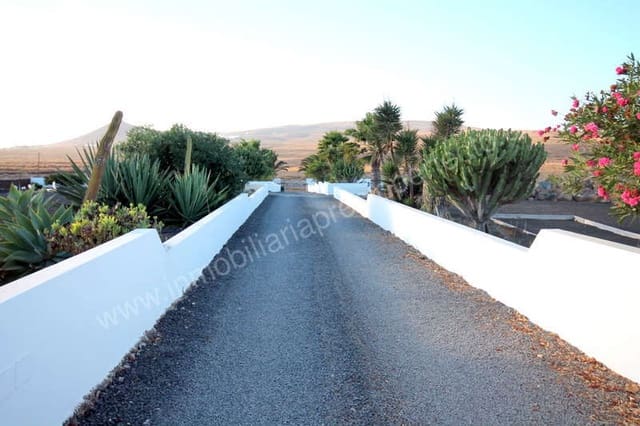 5 soveværelse Finca/Landehus til salg i Tahiche, Teguise med swimmingpool garage - € 1.000.000 (Ref: 2708619)
