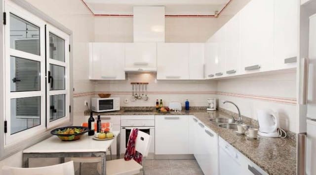 4 soveværelse Villa til salg i Puerto del Carmen, Tías med swimmingpool garage - € 1.300.000 (Ref: 6327710)