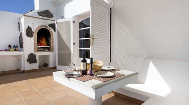 4 soveværelse Villa til salg i Puerto del Carmen, Tías med swimmingpool garage - € 1.300.000 (Ref: 6327710)