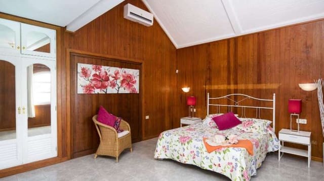 4 soveværelse Villa til salg i Puerto del Carmen, Tías med swimmingpool garage - € 1.300.000 (Ref: 6327710)