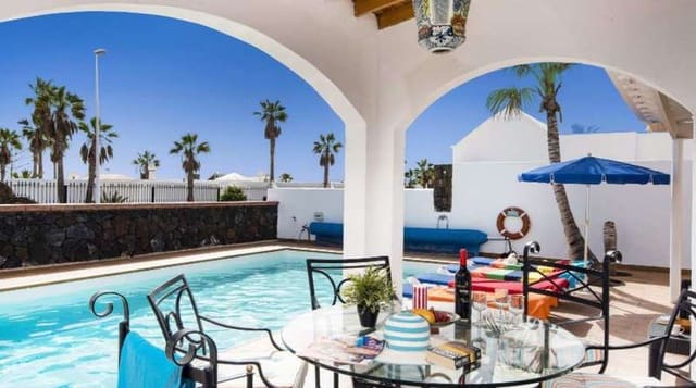 4 soveværelse Villa til salg i Puerto del Carmen, Tías med swimmingpool garage - € 1.300.000 (Ref: 6327710)