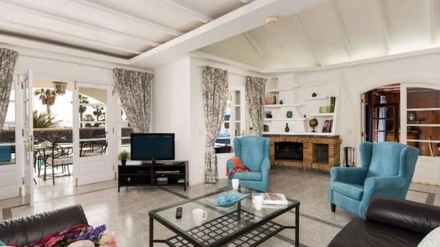 4 soveværelse Villa til salg i Puerto del Carmen, Tías med swimmingpool garage - € 1.300.000 (Ref: 6327710)