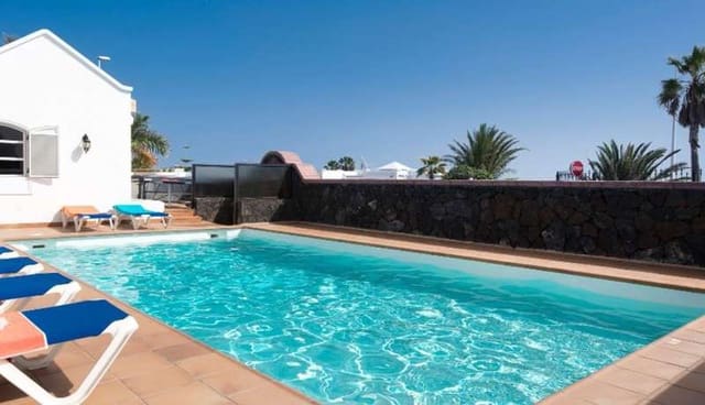 4 soveværelse Villa til salg i Puerto del Carmen, Tías med swimmingpool garage - € 1.300.000 (Ref: 6327710)