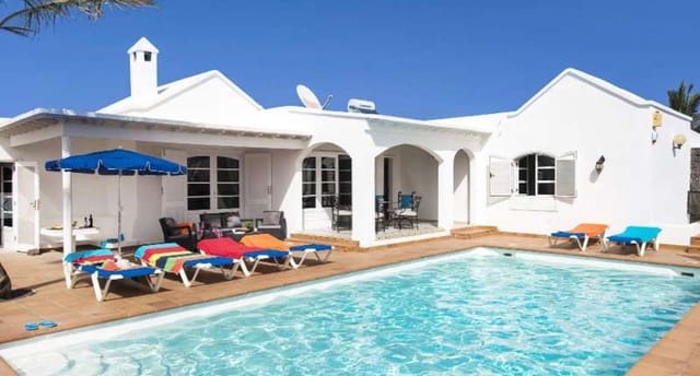 4 soveværelse Villa til salg i Puerto del Carmen, Tías med swimmingpool garage - € 1.300.000 (Ref: 6327710)