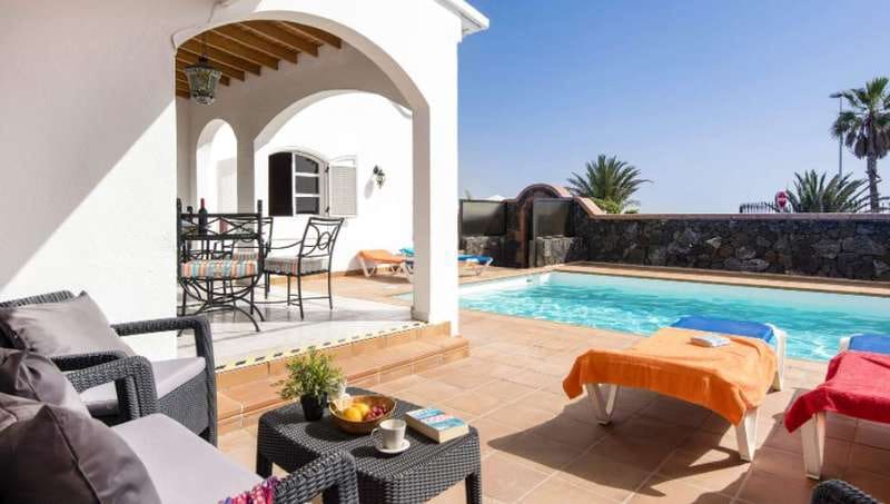 4 bedroom Villa for sale in Puerto del Carmen with pool garage - € 1,300,000 (Ref: 6327710)
