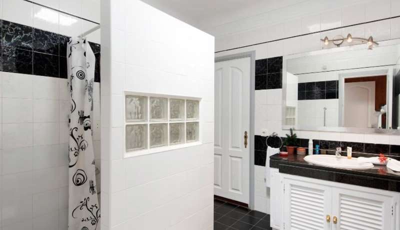 4 bedroom Villa for sale in Puerto del Carmen with pool garage - € 1,300,000 (Ref: 6327710)