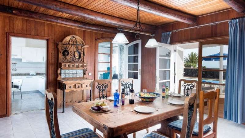 4 bedroom Villa for sale in Puerto del Carmen with pool garage - € 1,300,000 (Ref: 6327710)