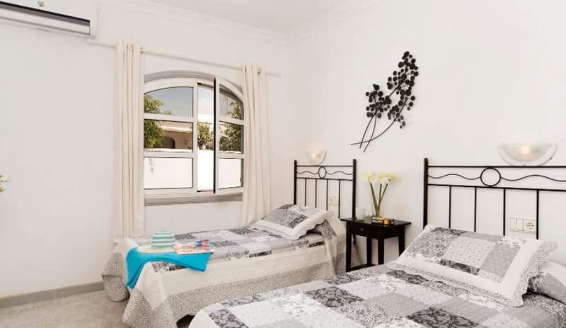 4 bedroom Villa for sale in Puerto del Carmen with pool garage - € 1,300,000 (Ref: 6327710)
