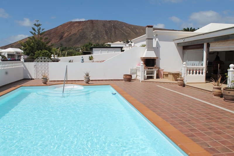 5 soveværelse Villa til salg i Playa Blanca med swimmingpool garage - € 950.000 (Ref: 7033005)