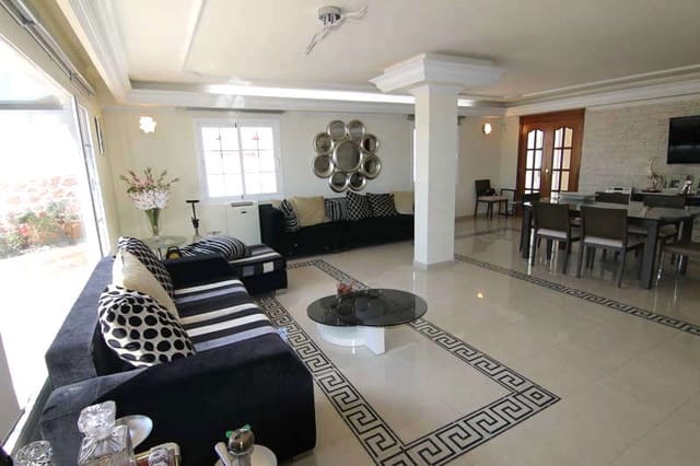 5 soveværelse Villa til salg i Playa Blanca, Yaiza med swimmingpool garage - € 950.000 (Ref: 7033005)