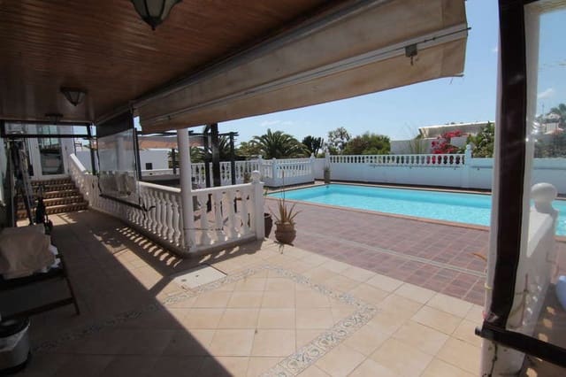 5 soveværelse Villa til salg i Playa Blanca, Yaiza med swimmingpool garage - € 950.000 (Ref: 7033005)