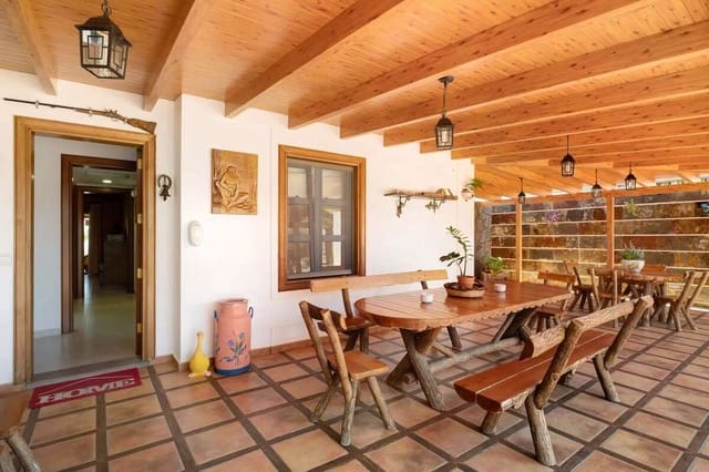 3 sypialnia Willa na sprzedaż w Playa Blanca, Yaiza z basenem garażem - 650 000 € (Ref: 7834228)