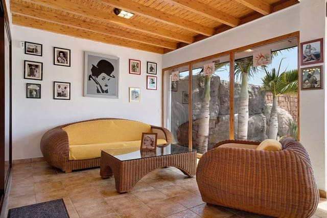 3 sypialnia Willa na sprzedaż w Playa Blanca, Yaiza z basenem garażem - 650 000 € (Ref: 7834228)