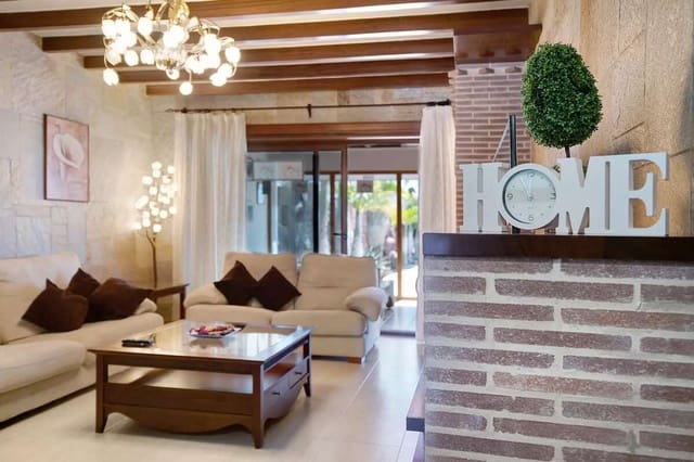 3 sypialnia Willa na sprzedaż w Playa Blanca, Yaiza z basenem garażem - 650 000 € (Ref: 7834228)