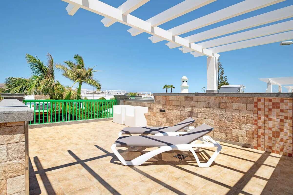 3 bedroom Villa for sale in Playa Blanca with pool garage - € 650,000 (Ref: 7834228)