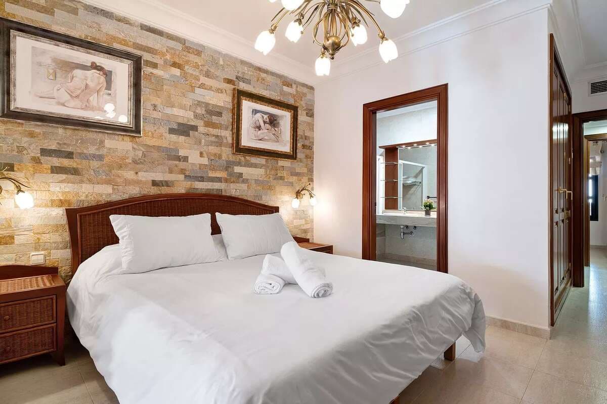 3 bedroom Villa for sale in Playa Blanca with pool garage - € 650,000 (Ref: 7834228)