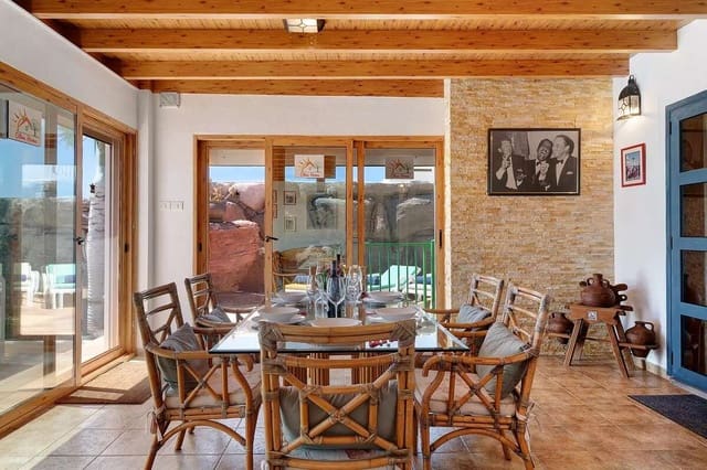 3 sypialnia Willa na sprzedaż w Playa Blanca, Yaiza z basenem garażem - 650 000 € (Ref: 7834228)