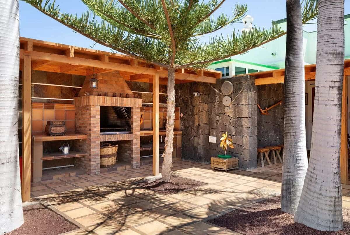 3 bedroom Villa for sale in Playa Blanca with pool garage - € 650,000 (Ref: 7834228)