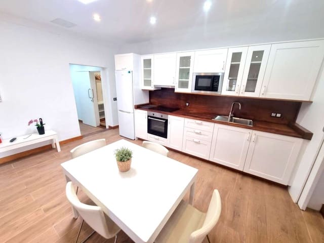 8 soverom Villa til salgs i Costa Teguise, Teguise med svømmebasseng garasje - € 1 195 000 (Ref: 7922372)