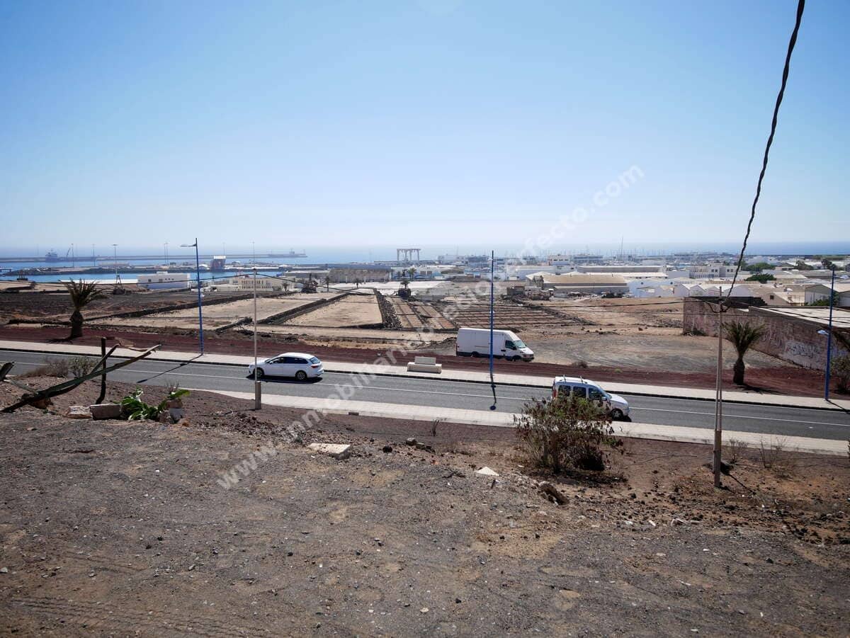 Erhverv til salg i Arrecife - € 392.000 (Ref: 8576085)