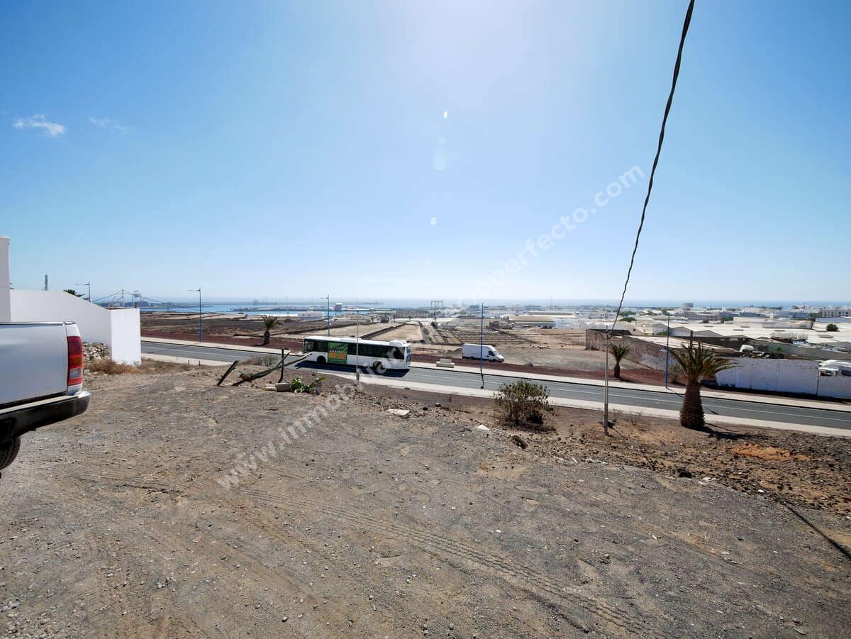 Erhverv til salg i Arrecife - € 392.000 (Ref: 8576085)