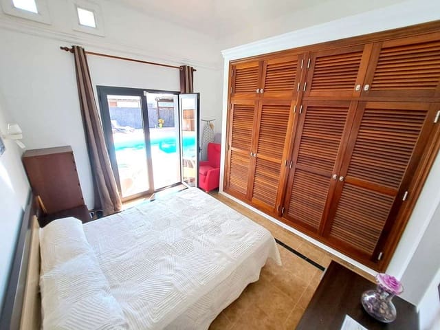 4 soveværelse Villa til salg i Playa Blanca, Yaiza med swimmingpool garage - € 849.000 (Ref: 8634106)