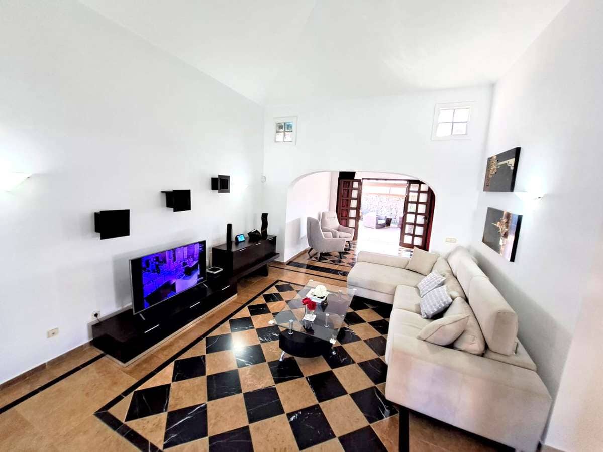 4 soveværelse Villa til salg i Playa Blanca med swimmingpool garage - € 849.000 (Ref: 8634106)