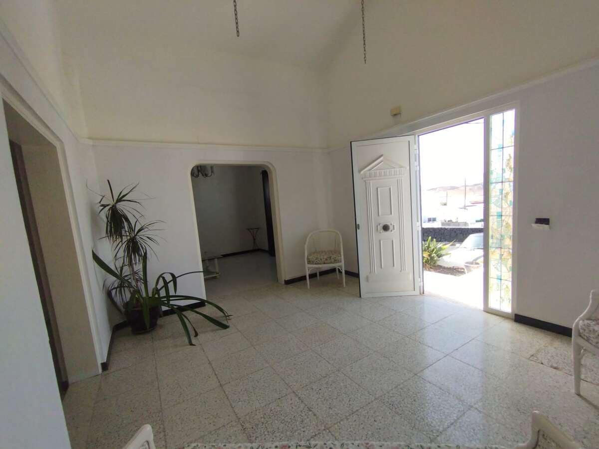 6 bedroom Finca/Country House for sale in Soo - € 490,000 (Ref: 8859464)
