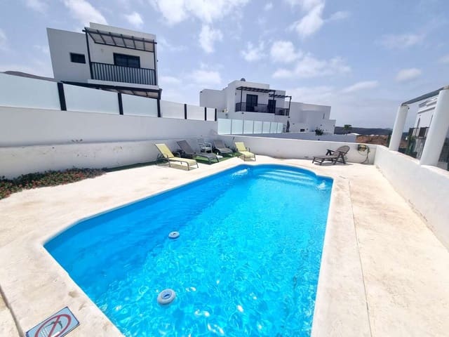 Apartamento de 2 habitaciones en Yaiza en venta con piscina garaje - 265.000 € (Ref: 9097805)