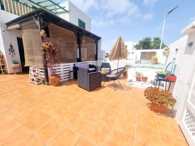 Apartamento de 2 habitaciones en Yaiza en venta con piscina garaje - 265.000 € (Ref: 9097805)