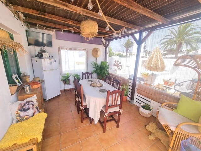 Apartamento de 2 habitaciones en Yaiza en venta con piscina garaje - 265.000 € (Ref: 9097805)