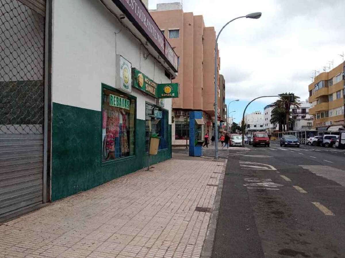 Commercial for sale in Arrecife - € 200,000 (Ref: 9100426)