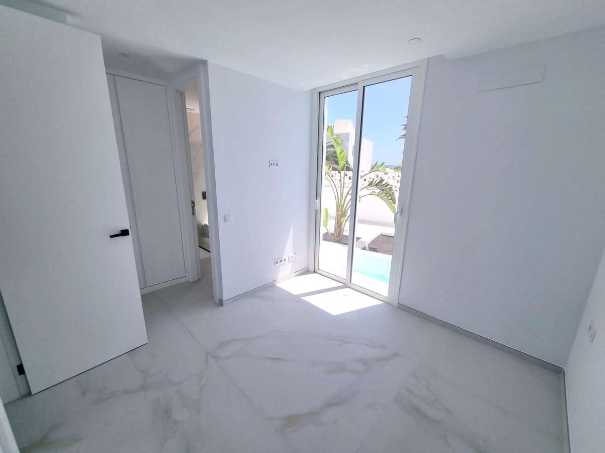 3 soveværelse Villa til salg i Charco del Palo med swimmingpool garage - € 500.000 (Ref: 9280679)