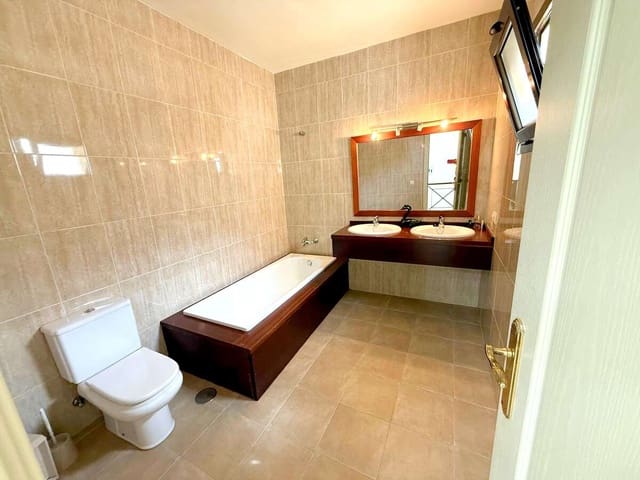 3 quarto Moradia Geminada para venda em Costa Teguise, Teguise com garagem - 393 000 € (Ref: 9300350)