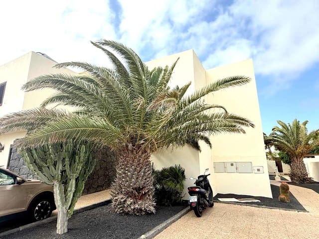 3 quarto Moradia Geminada para venda em Costa Teguise, Teguise com garagem - 393 000 € (Ref: 9300350)